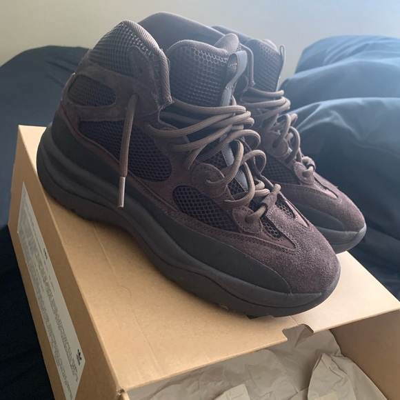 Yeezy Desert Boot Oil - Picture 2 of 4